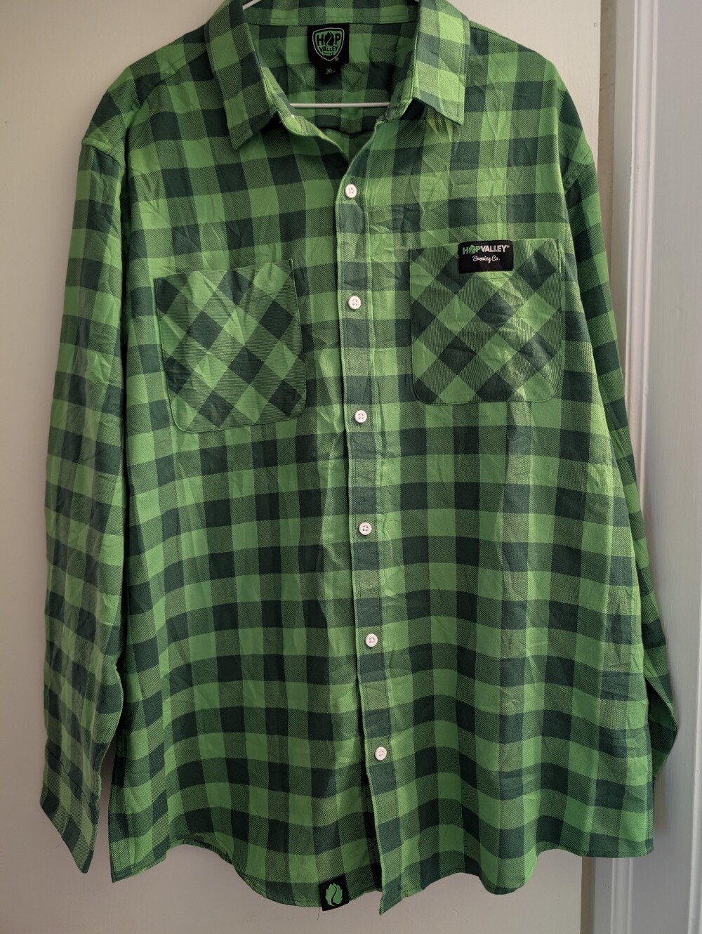 Hop Valley Brewery Green Plaid Men's Button-Up Shirt. Xl